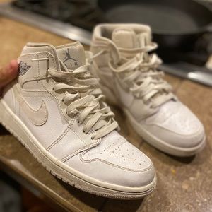 Jordan 1 retro all white